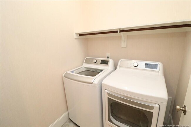 Building Photo - 2824 Plumfield Pl