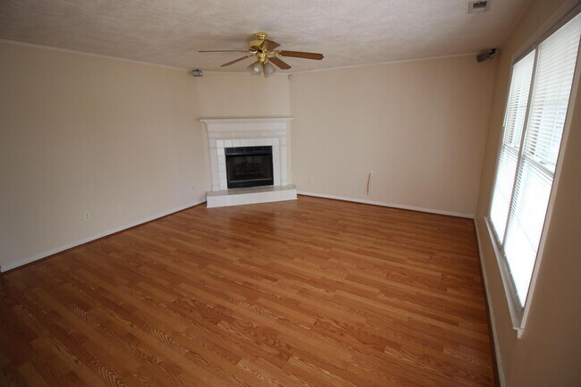 Building Photo - 7138 Summerlin Dr