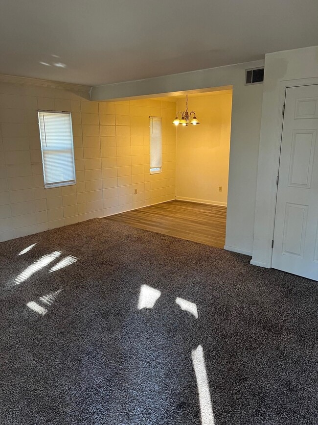 Building Photo - 2307 Columbia Ct