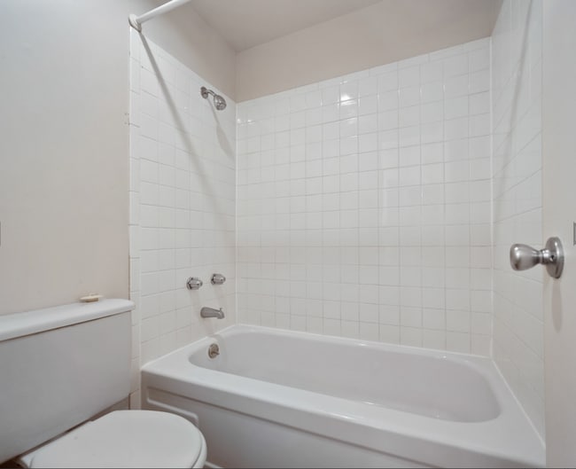 Building Photo - DESIRABLE MILLWOOD NEIGHBORHOOD ON TREE LINED STREET