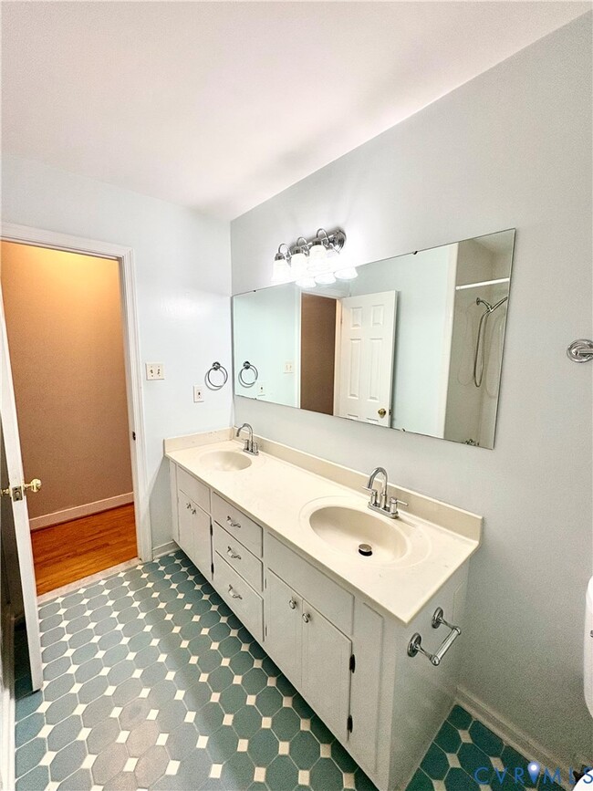 Building Photo - 11011 Pennway Dr