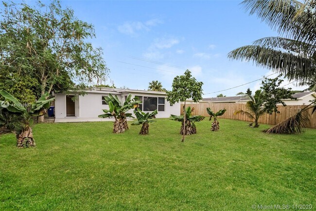 Building Photo - 351 SW 31st Ave
