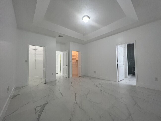Building Photo - 13936 SW 52nd Ln