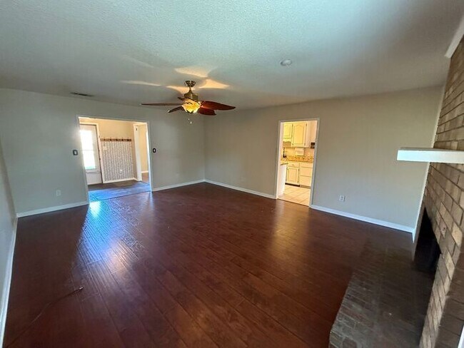 Building Photo - Pensacola - South Gulf Manor - 3 bedroom, ...