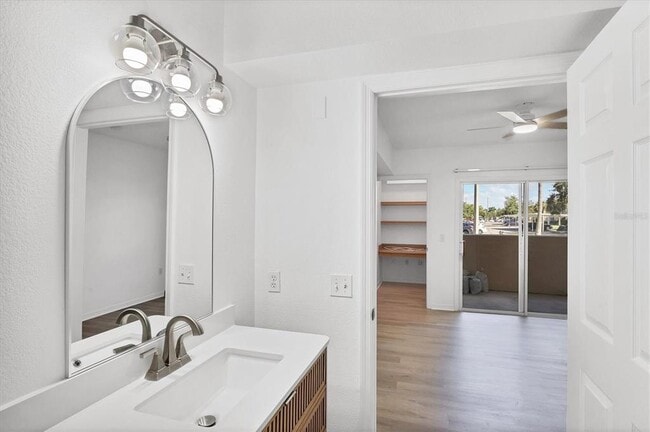 Building Photo - 1010 Villagio Cir