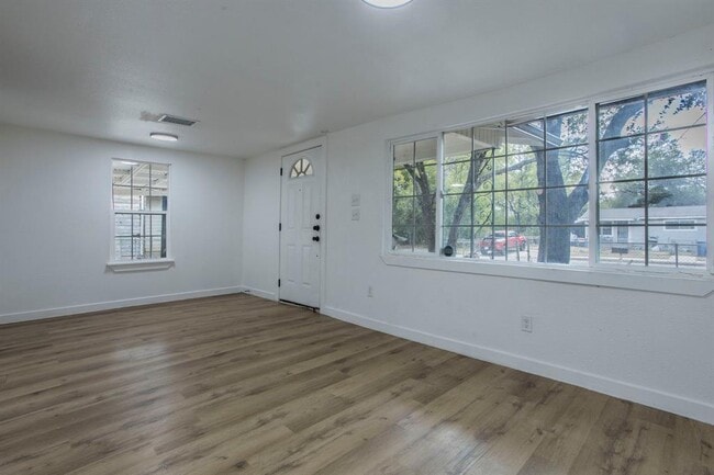 Building Photo - 5807 Mayo Dr
