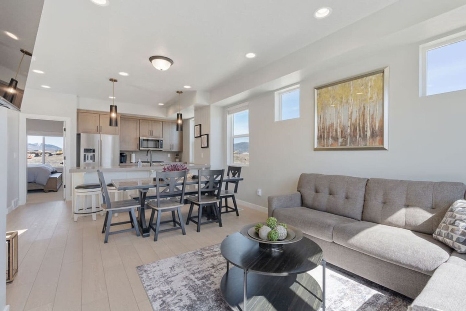 Building Photo - 6831 Silver Creek Dr