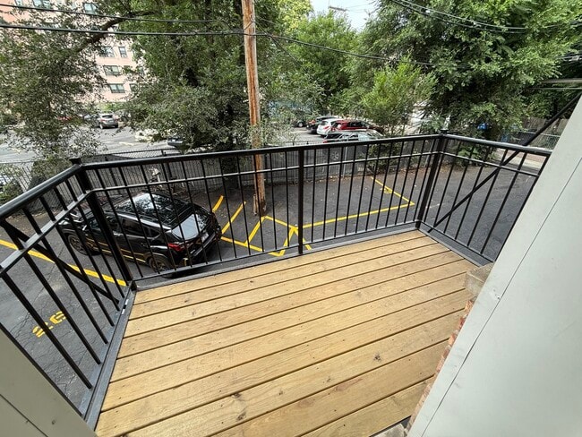 Building Photo - 6954 N Greenview Ave