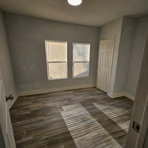 Building Photo - 1509 W Collin St