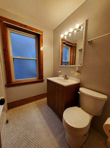 Building Photo - 4734 N Albany Ave