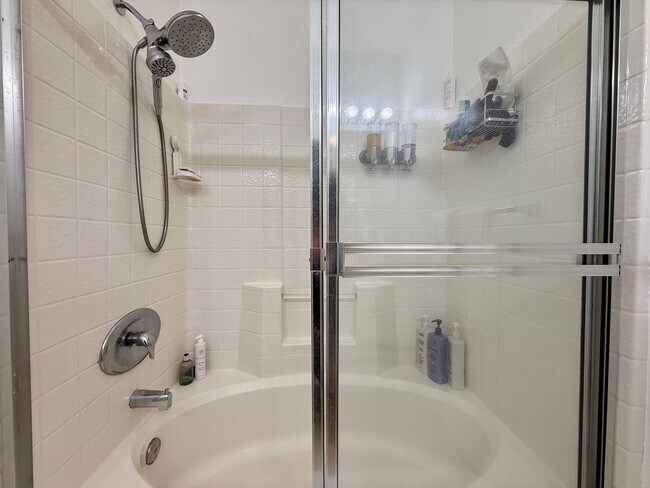 Building Photo - Vibrant 3 Bedroom Townhome in Bressi Ranch
