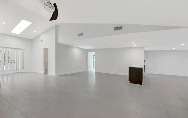 Building Photo - 355 Woodlake Ln