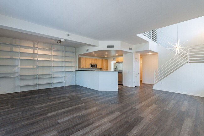 Building Photo - 16 W Encanto Blvd