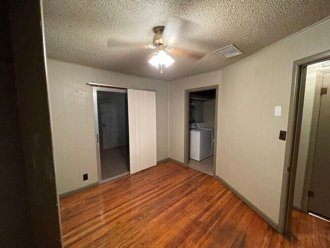 Building Photo - 3 Bedroom 3 Bath Home