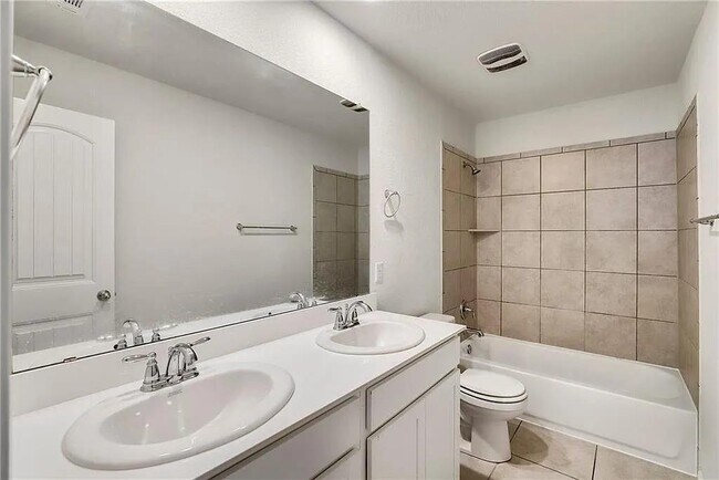 Building Photo - 541 Palmilla St