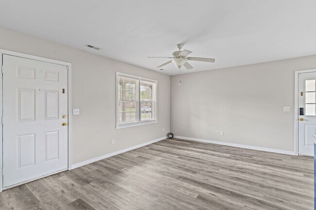 Building Photo - Pet-Friendly | Large Fenced Yard in North Wilmington