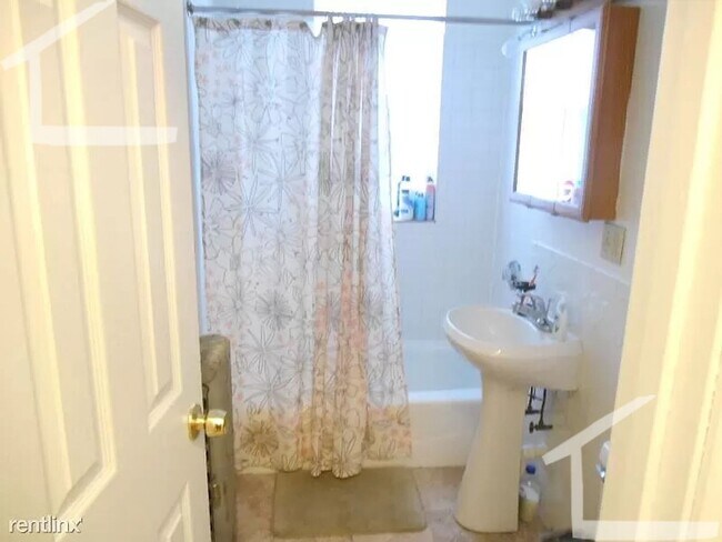 Building Photo - No Brokers Fee, Large Apartment in brighton, Heat, Hot Water Included, Eat-in Kitchen, Porch, Par...