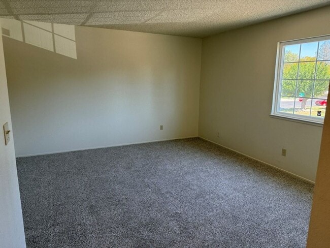 Building Photo - Updated 4 Bedroom 2.5 Bath Vacaville *Star...