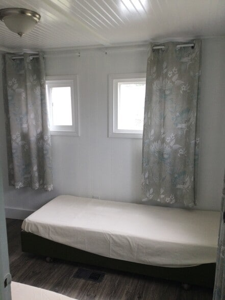 Building Photo - 15 Albees