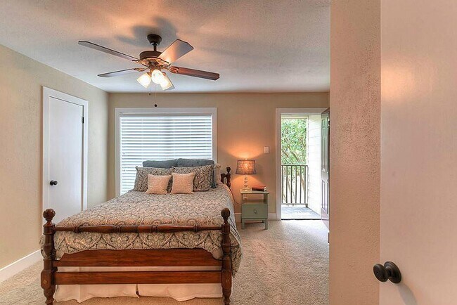 Building Photo - 8854 Kempwood Dr