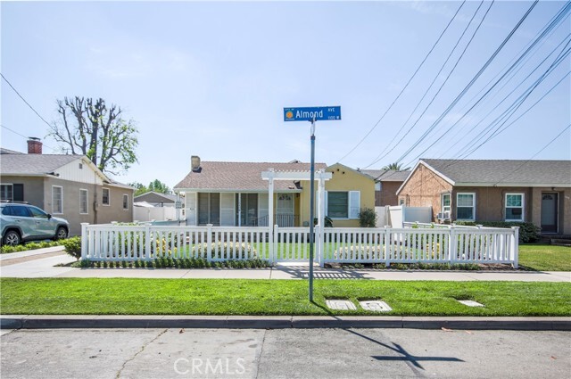 Building Photo - 1040 W Almond Ave