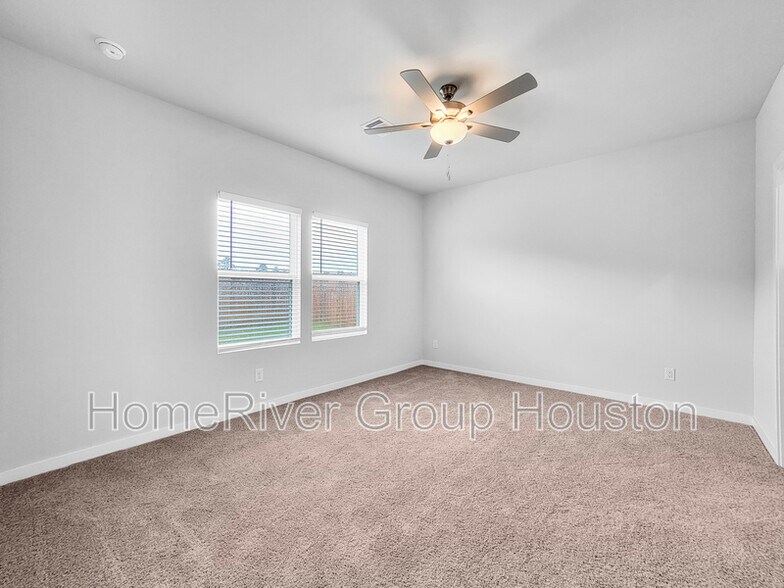 Building Photo - 10750 Red Flagstone Dr