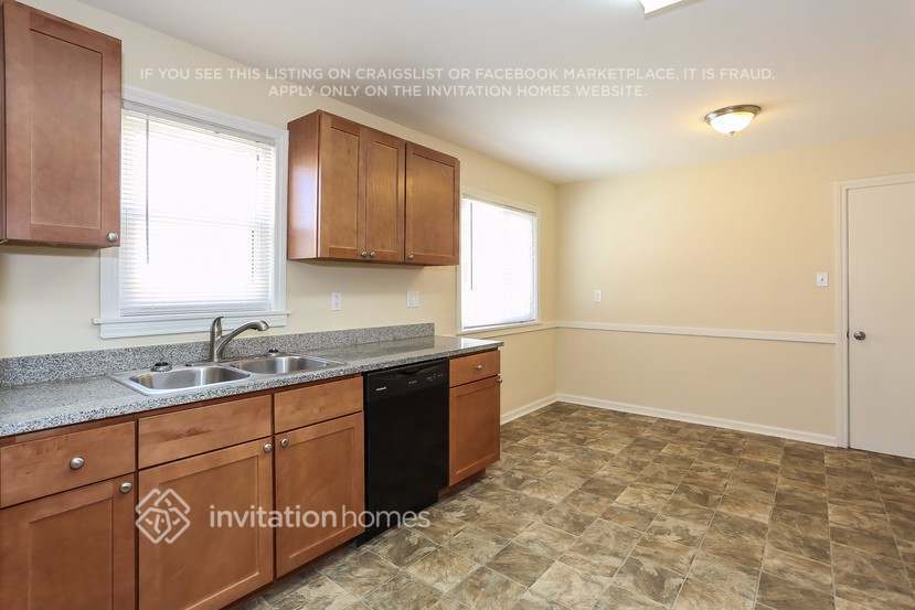 Building Photo - 9024 S Albany Ave