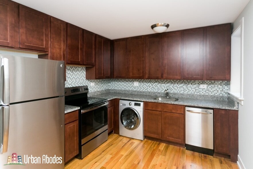 Building Photo - 566 W Arlington Pl