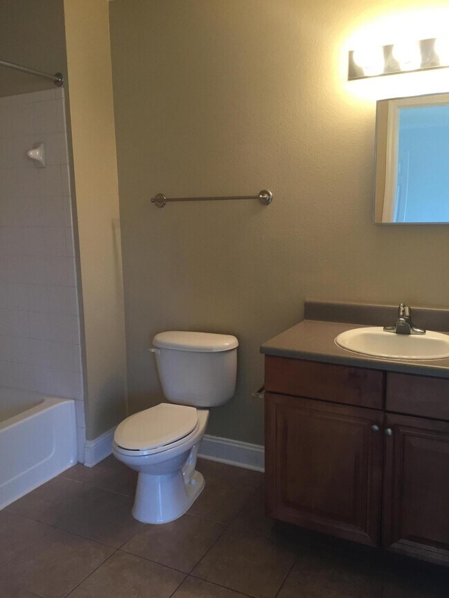 Building Photo - 734 Majestic Dr