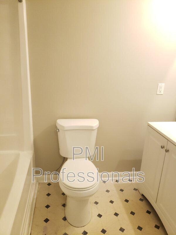 Building Photo - 218 Beechwood Cir