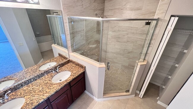 Building Photo - Beautiful 3/2 Townhouse Available !!