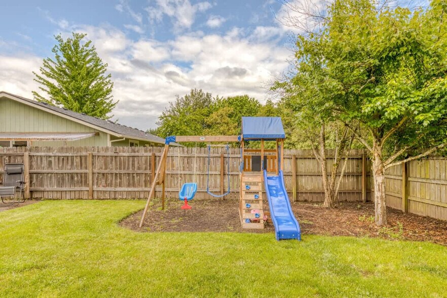 Building Photo - 353 Brightwood Ct