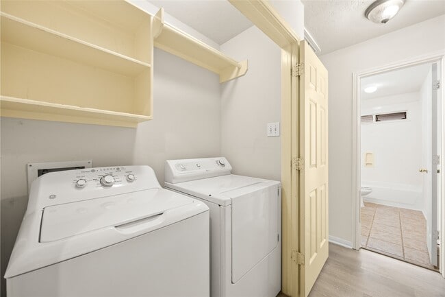 Building Photo - 4823 Lake Daniel Ct