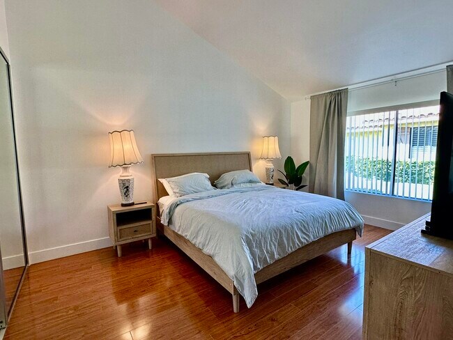 Building Photo - 316 Sierra Madre S