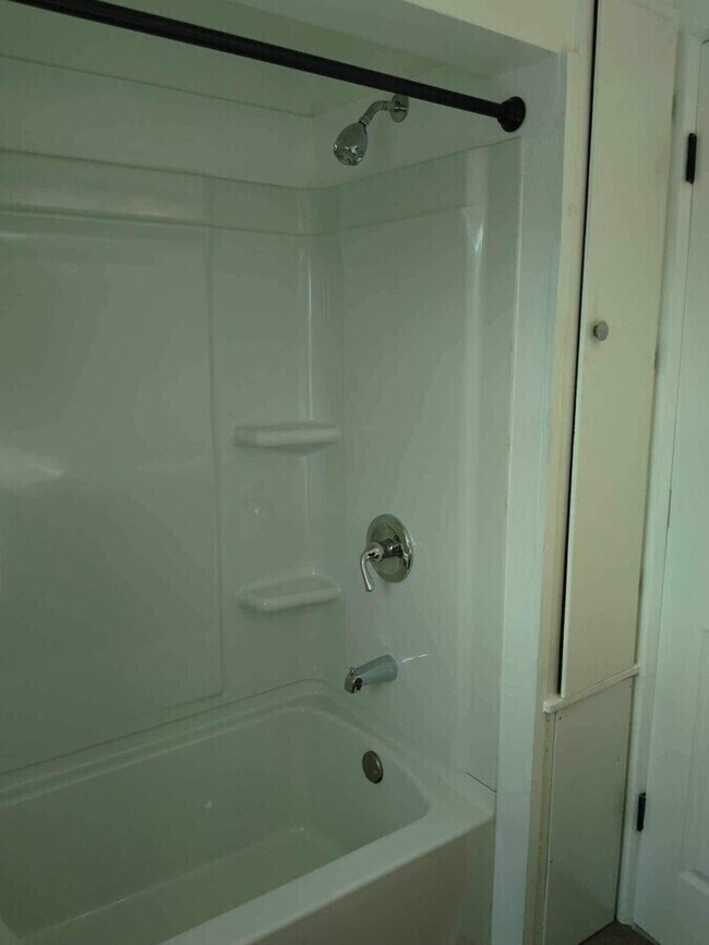 Building Photo - 217 W Cass St