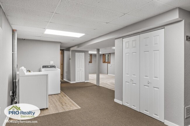 Building Photo - 5 Bedroom Home in Chisago City