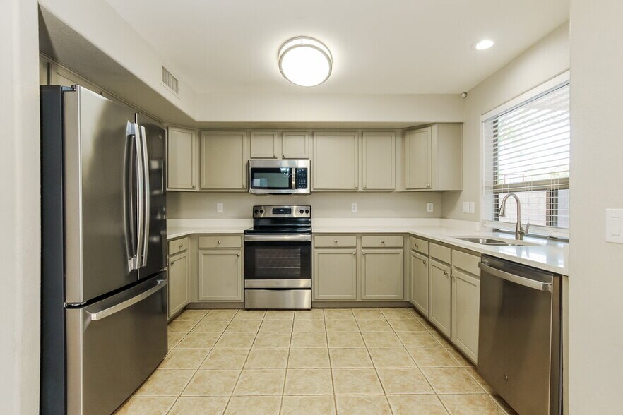 Building Photo - 2348 W White Feather Ln