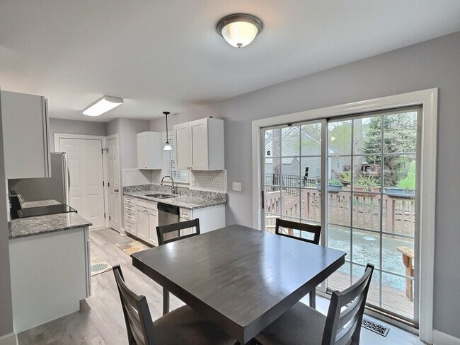 Building Photo - 20 Hollyfield Ln