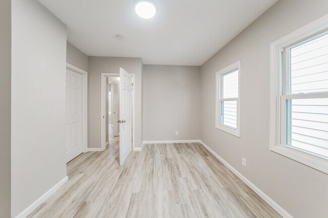 Building Photo - 593 Emerson St