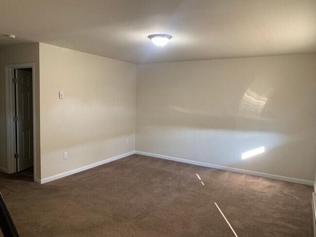 Building Photo - 3 Bedroom 1.5 Bathroom's
