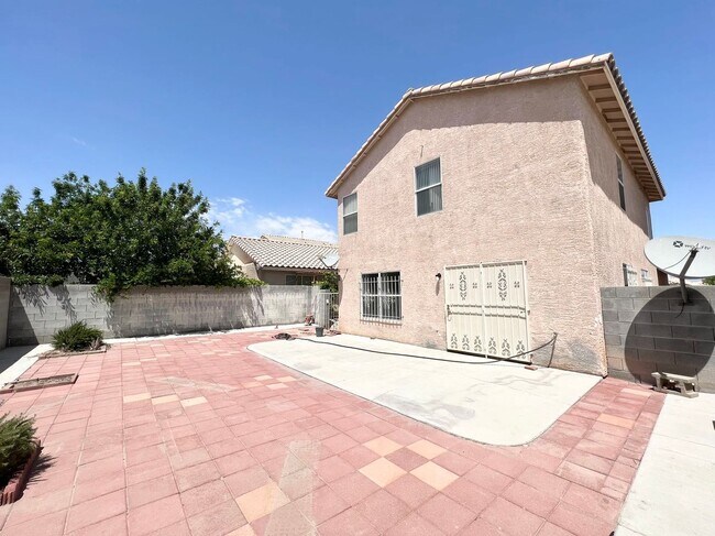 Building Photo - 5717 W Dewey Dr