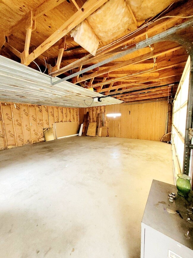 Building Photo - 103 W 1st Ave