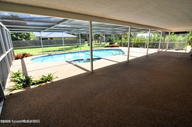 Building Photo - 501 N Palm Ave