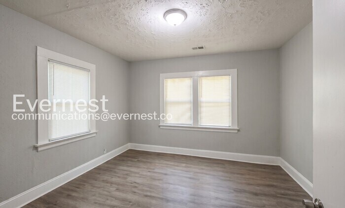 Building Photo - 887 Ellis Rd