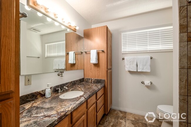Building Photo - Fully Furnished Row End Townhome!