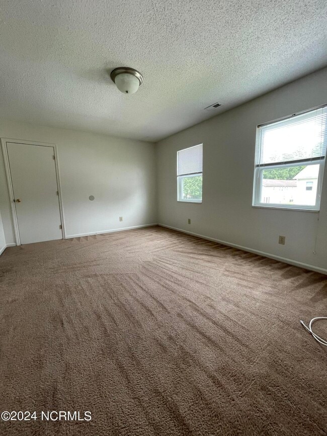 Building Photo - 215 Cordell Cir