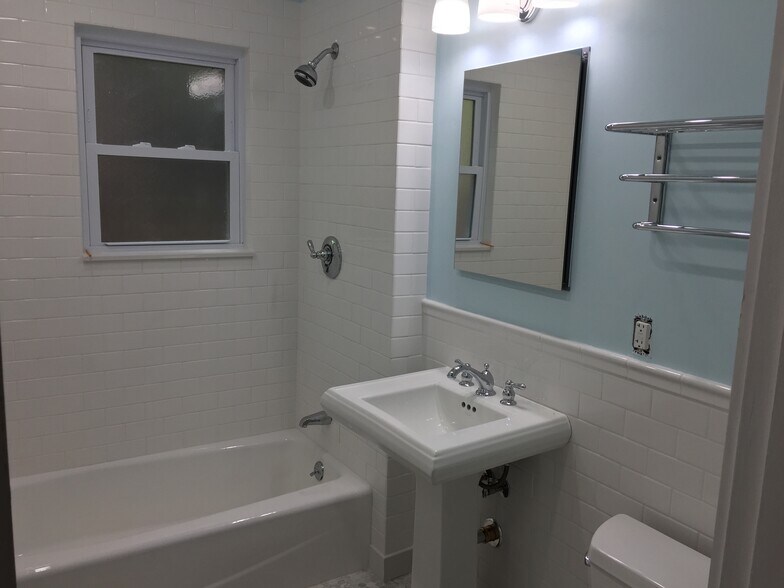 Building Photo - 44 Waverley Ave