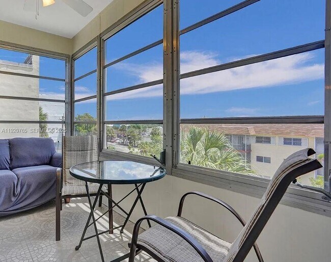 Building Photo - 4047 NW 16th St