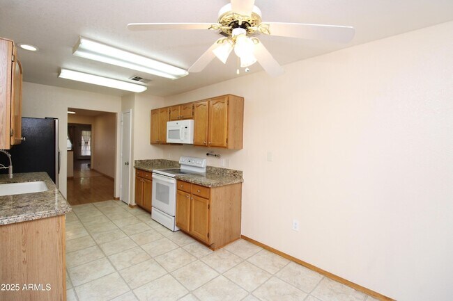 Building Photo - 602 N Cobblestone St