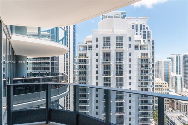 Building Photo - 1000 Brickell Plz